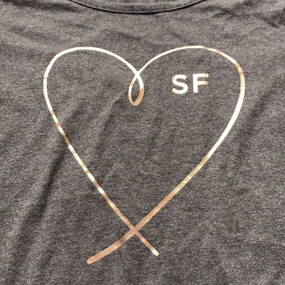 Old Navy Rose gold heart San Francisco graphic T-shirt large